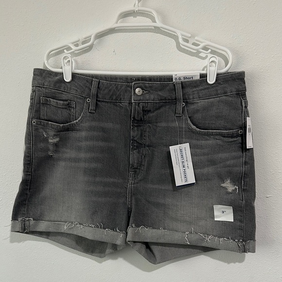 High-Waisted Secret-Smooth Pockets O.G. Plus-Size Gray Cut-Off Jean Shorts - Picture 1 of 5